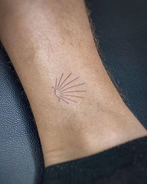 Minimalistic Camino de santiago tattoo located on the Camino Shell Tattoo, Camino Tattoo Santiago, El Camino Tattoo, Camino Tattoos, Camino Tattoo, Spanish Tattoos, Seashell Tattoos, Shell Tattoos, Small Girly Tattoos