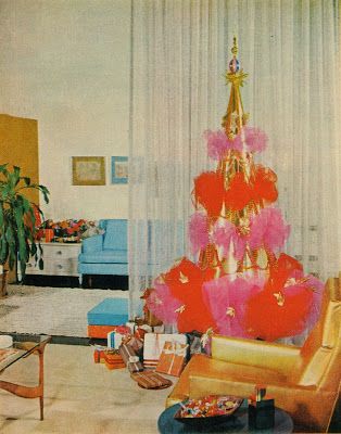 doe-c-doe: December 2009 Shrimpmas Tree, Kitchy Christmas Decor, 50s Christmas Aesthetic, 50s Christmas, Xmas Vibes, Christmas Aesthetics, Kitschy Christmas, Vintage Christmas Photos, Kitsch Christmas