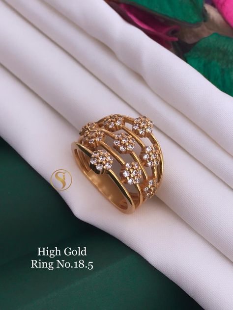 Gold Traditional Bangles, Big Gold Rings, Ladies Gold Rings, Bridal Jewelry Sets Brides, Bridal Jewellery Inspiration, Wedding Jewelry Sets Bridal Jewellery, Gold Jewels Design, New Gold Jewellery Designs, Gold Earrings Models