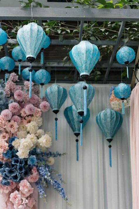 Tea Ceremony Wedding Vietnamese, Vietnamese Wedding Decorations, Blue Chinese Wedding, Vietnamese Decor, Indigo Blue Wedding, Wedding Door Decorations, Vietnamese Tea Ceremony, Blue And Pink Wedding, Traditional Vietnamese Wedding