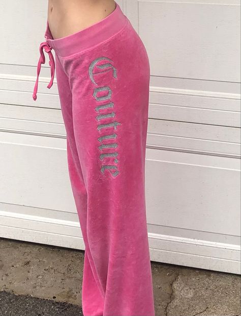 Pink Sweatpants Aesthetic, Jucy Pants Outfit, Mcbling Pants, Y2k Track Pants, Purple Tracksuit, Y2k Loungewear, Juicy Couture Clothes, Purple Sweatpants, Mcbling Fashion