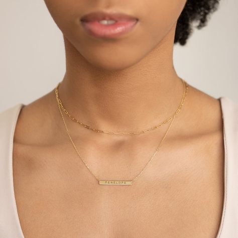 Jewelry Gift Guide, Silver Link Chain, Moms Bracelet, Choker Pendant, Gold Statement Ring, Studded Necklace, Gold Bar Necklace, Nose Jewelry, Engraved Bracelet