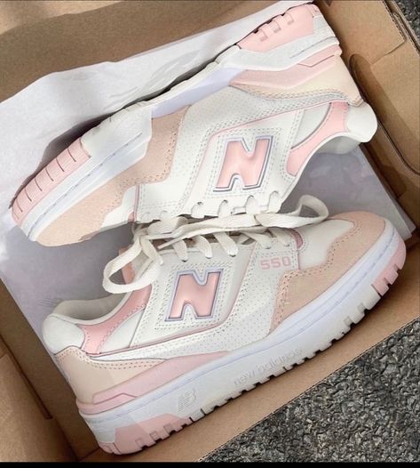 Pink New Balance Aesthetic, College Shoes, Trendy Shoes Sneakers, Preppy Shoes, Pretty Shoes Sneakers, Shoe Wishlist, Pink Running Shoes, Cute Sneakers, Fancy Shoes