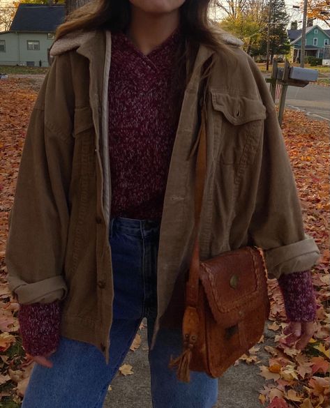 sweater, vintage denim, corduroy jacket, vintage outfit Outfits For 2023, 40s Mode, Fashion Nova Outfits, Hippie Look, Outfit Vintage, Autumn Fits, Mama Mia, Fall Fits, Mode Inspo