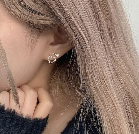 Double Ear Piercing Ideas Classy, Double Ear Piercings, Cool Ear Piercings, Pretty Ear Piercings, Produk Apple, Cute Ear Piercings, Cute Piercings, Girly Accessories, Classy Jewelry