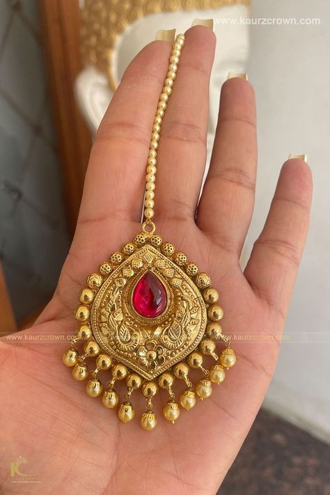 #tikka #saumya #traditional #antique #goldplated #silver #18carat #kaurzcrown #jewellery #punjabijewellery Bindiya Gold Design, Tikka Gold Designs, Mangtika Jewellery Gold Antique, Mang Teeka Gold Design, Gold Tika Design, Gold Nathiya Design, Tika Jewelry Gold, Maangtika Designs, Mang Tika Jewelry Gold