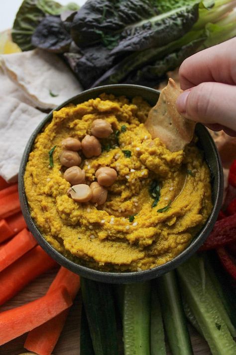 Ginger & Turmeric Hummus - a classic dip with a healthy twist | Gluten Free + Vegan Qinuoa Recipes, Turmeric Hummus, Aoili Recipe, Cardomom Recipes, Creative Cookery, Rutabaga Recipes, Beautiful Meals, Watercress Recipes, Crohns Recipes