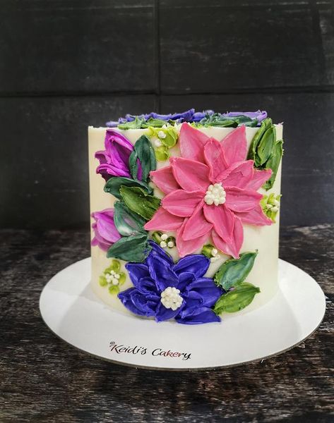 Pallet Knife Cake Decorating, Paint Cakes, Cake Challenge, Purple Combination, Tiny Cake, Painting Cake, Buttercream Designs, Floral Cakes, Painted Cake