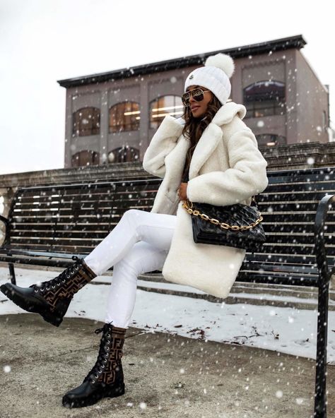 Instagram Archives - Page 4 of 179 - Mia Mia Mine Fendi Boot, Snow Attire, Fendi Outfit, Maria Vizuete, Outfit Ideas Edgy, Balenciaga Neo Classic, Boots Outfit Ideas, Jeans And Combat Boots, Combat Boot Outfit