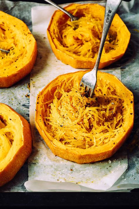 Roast Spaghetti Squash Oven, Spaghetti Squash Rings Recipes, How To Cook A Spaghetti Squash, Spaghetti Squash Rings, Roasting Spaghetti Squash, Baked Spaghetti Squash Recipes, Squash Rings, Cook Spaghetti Squash, Roasted Spaghetti Squash