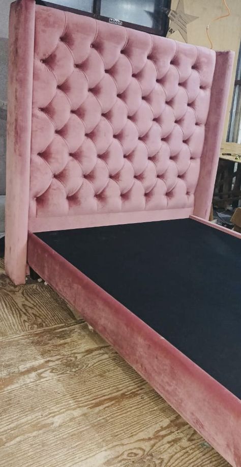 Pink King Bed, Pink Luxury Bed, Pink Tufted Bed, Pink Tufted Bed Frame, Pink Tuffed Beds, Queen Size Storage Bed, Bed Furniture Design, Casa Vintage, Storage Bed