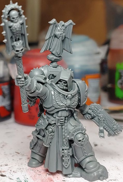 Primaris Chaplain, Space Marine Chaplain, Warhammer Dark Angels, Dark Angels 40k, Dark Angels, Body Reference Poses, Model Inspo, Warhammer 40k Miniatures, Body Reference