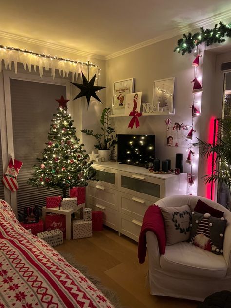 My room is ready for Christmas 2021! Small Room Christmas Decorating Ideas, Christmas Diy Room Decor, Christmas Room Aesthetic, Cozy Christmas Room, Christmas Room Inspiration, Christmas Room Decor Ideas, Christmas Rooms, Ikea Room, Diy Christmas Room