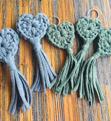 Paperclip Crafts, Tshirt Yarn, Crochet Flowers Free Pattern, Yarn Accessories, Crochet Amigurumi Free Patterns, Crochet Amigurumi Free, Macrame Patterns Tutorials, Crochet World, Crochet Keychain