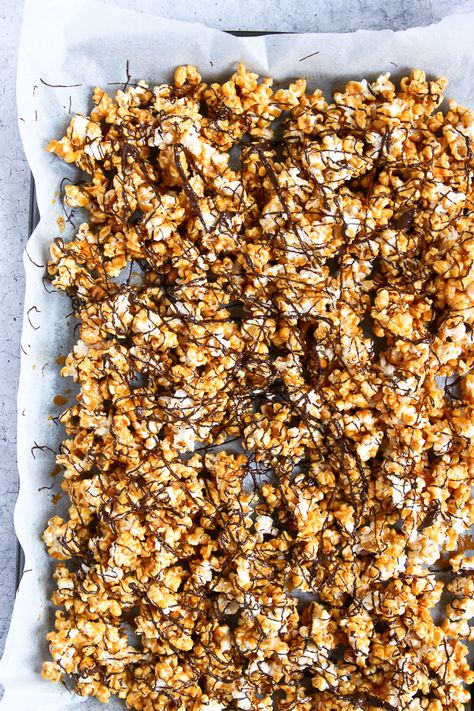 Moose Munch Recipe Moose Munch Popcorn Recipe, Munch Chocolate, Homemade Sour Mix, Popcorn Recipes Easy, Moose Munch, Christmas Food Gifts, Appetizers Easy Finger Food, Caramel Corn, Popcorn Recipes