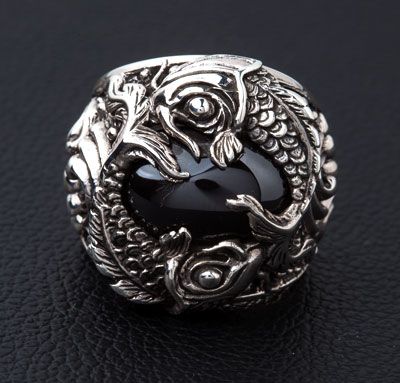 silver koi ring Japanese Rings, Gothic Jewelry Rings, Koi Fish Swimming, Onyx Ring Men, Japanese Koi Fish, Rose Gold Promise Ring, Claddagh Ring, Japanese Koi, Biker Jewelry