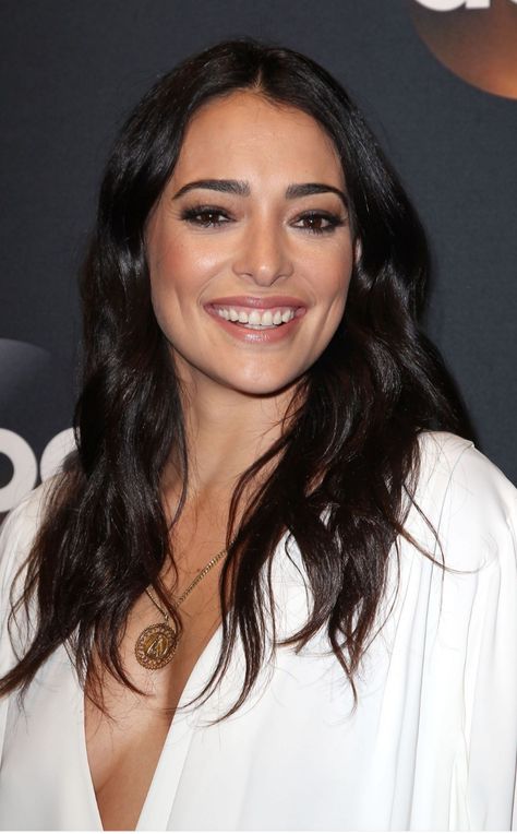 Natalie Martinez - Det. Lavato, CSI: New York Natalie Martinez, Celebrity Stars, Female Actresses, Natural Women, Sophia Loren, Actor Model, Hairstyles Haircuts, Jennifer Lopez, Celebrities Female