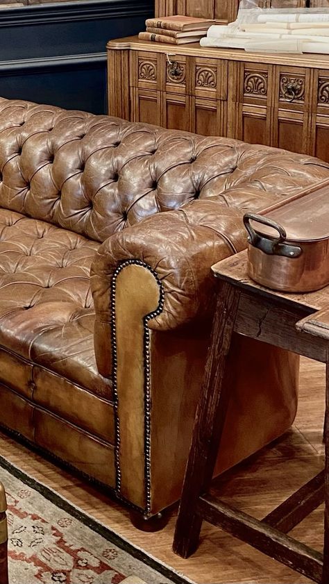 drewlewisstylist on Instagram: This original 20th century, circa 1940s Leather Chesterfield settee is a superb find, one that you never come across for years and years,… Tan Chesterfield Sofa, Square Arm Chesterfield Sofa, Chesterfield Sofa Dimensions, Red Leather Chesterfield Sofa, Chesterfield Derbyshire, Leather Chesterfield, Chesterfield Chair, Settee, You Never