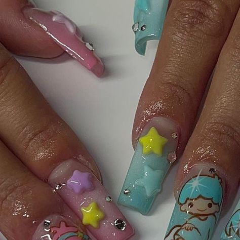 Twin Stars Nails, Twin Star Nails, 3d Star Nails, How To Do Stars On Nails, Little Twin Stars Nails, Hello Kitty Gel Nails, Almond Star Nails, Twin Stars, Cute Back To School Nails