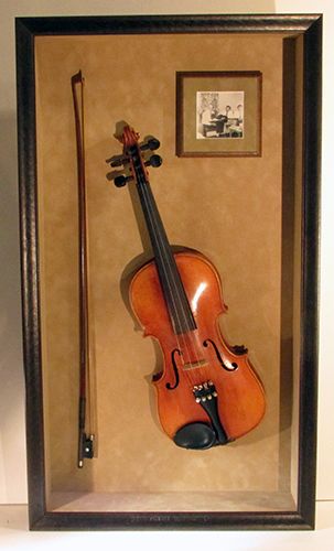 Violin Shadowbox Frame - Violin Display, Violin Decoration, Violin Stand, Violin Art, Love Of Music, Learn Violin, Violin Lessons, Leather Frames, Music Decor