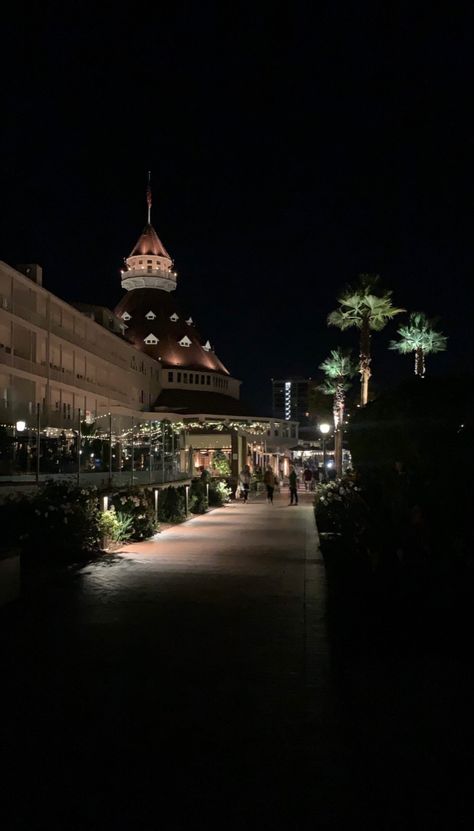 #sandiego #summer #night #coronado #aestethic #beach San Diego At Night, Mission Beach San Diego, Summer Walks, Coronado Beach, Coronado Island, San Diego Bay, Mission Beach, Beach Fits, California Love