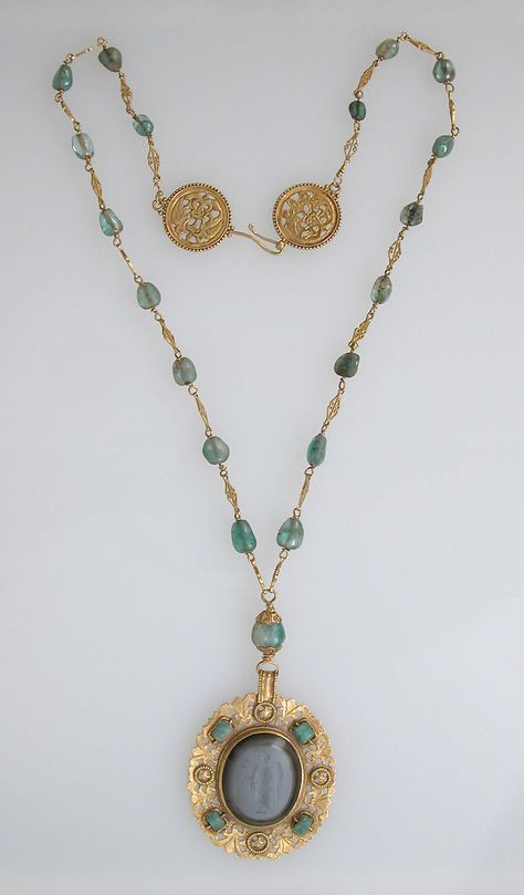 Met Museum Jewelry, Byzantine Jewelry Ancient, Byzantine Aesthetic, Byzantine Earrings, Byzantine Jewelry, Byzantine Necklace, Ancient Jewels, Roman Jewelry, Ancient Jewellery