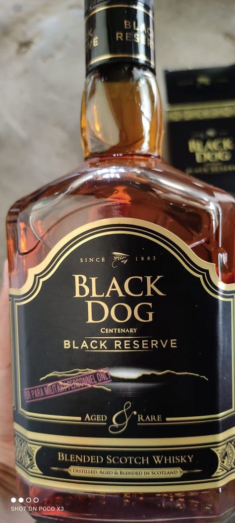 Black Dog Whiskey Scotch, Profile Dark, Anime Photo Profile Dark, Anime Photo, Whisky Bottle, Blended Scotch Whisky, Dog Black, Good Dog, Girl Crush Fashion