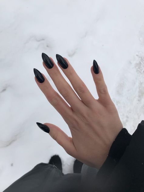 Nail Piercing, Band Nails, Black Acrylic Nails, Gothic Nails, Nails Nailpolish, Claw Nails, Grunge Nails, Pointed Nails, Nails Only