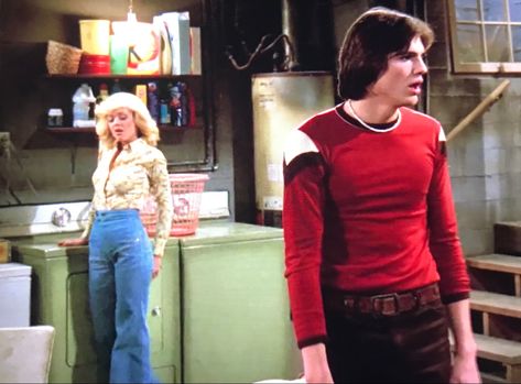 Laurie Forman Outfits, Kelso Outfits, Kate Middleton Fashion Show, Laurie Forman, Seventies Outfits, Donna And Eric, That 70s Show Outfits, 70s Show Outfits, Jackie Burkhart Outfits