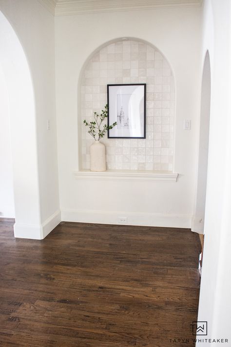 Hallway Cutout Ideas, Efficiency Aesthetic, Wall Niche Entryway, Living Room Niche Ideas, Bookshelf Hallway, Hallway Niche Ideas, Arched Niche In Wall, Decorating A Niche In A Wall, Wall Cutout Decor