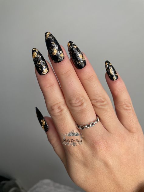 Black Nail With Gold Foil, Black And Gold Foil Nails, Black Foil Nails, Nails Black And Gold, Cutesy Nails, Foil Nail Designs, Press On Nails Black, Medium Coffin, Easter Nail Designs