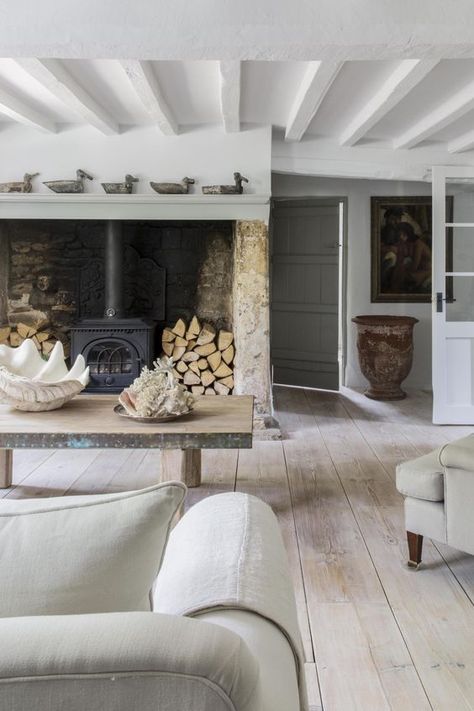 Rustic Cottage Living Room, Cotswold Cottage Interior, Muebles Shabby Chic, Cotswold Cottage, Casa Country, Interior Vintage, Cottage Living Rooms, Cottage Interior, Shabby Chic Interiors