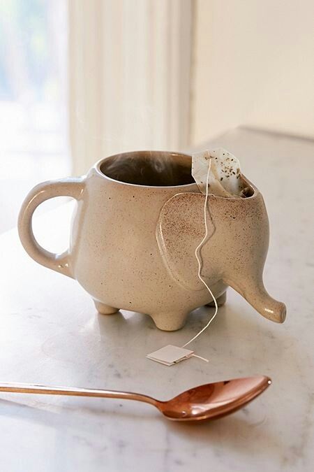 Tassen Design, Tea Bag Holder, Ceramics Pottery Art, Ceramics Ideas Pottery, Cute Elephant, Cute Mugs, Tea Mug, Clay Pottery, Tea Bag