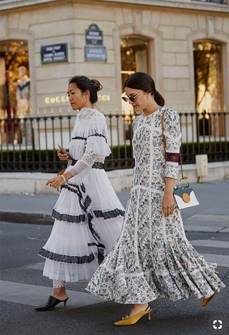 Black and white lace long-sleeve maxi party dresses Straight Cut Jeans, Paris Fashion Week Street Style, Looks Street Style, Street Style Trends, The Best Street Style, Street Style Summer, Street Style Paris, Best Street Style, Street Style Chic