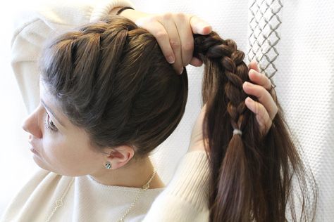 Travel Day Hairstyles | Quick & Easy Hairstyles For Those Early Morning Flights — According To D Hairstyles For Traveling, Automotive Website, Hairstyles Quick, Day Hairstyles, Website Concept, Evening Hairstyles, Easy Hairstyles Quick, Simple Prom Hair, Easy Hairstyles For School