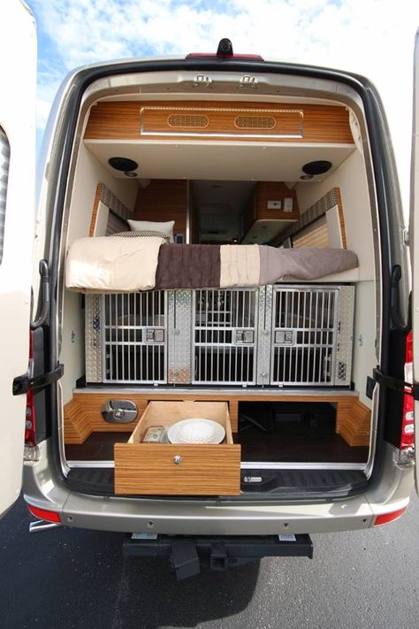 Crates under bed, like mine... like the platform with drawers underneath! Dog Transport Van, Crates Under Bed, Van Conversion Dog, Dog Van, Camper Dog, Travel Trailer Organization, Dog Transport, Dream Camper, Gear Room