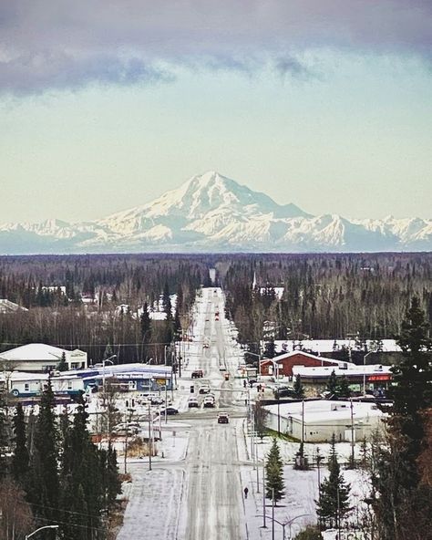 The road runs to Redoubt  Beautiful pic by Jessie Gacal in Soldotna, AK. Alaska Aesthetic, Soldotna Alaska, Alaska Life, Alaska Pictures, Sitka Alaska, Nice Photography, Alaska Vacation, Anchorage Alaska, Alaska Travel