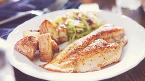 Tilapia Fish: Benefits and Dangers Pan Fried Tilapia, Fried Tilapia, Tilapia Recipe, Tilapia Recipes, Diner Recept, Tapenade, Idee Pasto Sano, Fresh Fish, Fish Dishes