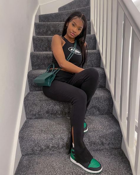 A girl sitting on the stairs wearing a vest top and trousers with matching green Jordan’s and telfar bag. Black straight lace frontal Green And Black Jordan 1 Outfits, Corteiz Alcatraz Outfit, Pine Green Jordan 1 Outfit Women, Black Jordan 1 Outfit Women, Pine Green Jordan 1 Outfit, Jordan 1 Outfit Women Baddie, Green Jordan 1 Outfit, Pine Green Jordan 1, Aesthetic Outfit Y2k