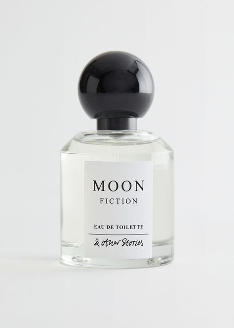 Moon Fiction is a scent that transports your senses with a unique juxtaposition of notes. Ambroxan and sandalwood sneak up on sugared musks and ripe peaches for a feel-good fragrance with a touch of mystery. EdT 50ml / 1.7 fl. oz. Top notes: BERGAMOT, LIME Heart notes: GINGER, PEACH Base notes: AMBROXAN, SUGARED MUSKS, SANDALWOOD