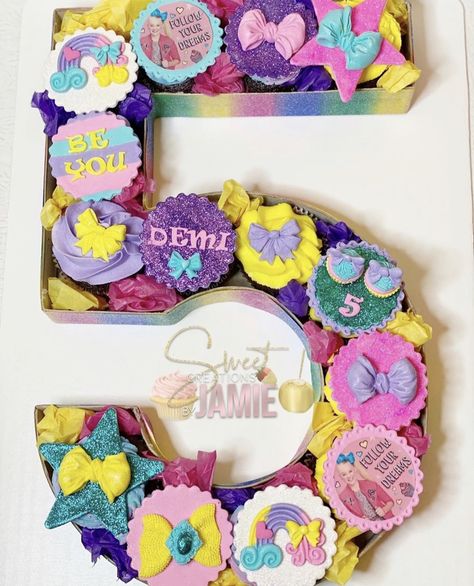 Jojo siwa cupcakes, cupcakes with toppers, monogram cupcakes, birthday cupcakes 6th Birthday Cupcakes Girl, Jojo Siwa Cupcakes, Jojo Siwa Cupcake Ideas, Jojo Siwa Cakes, Jojo Siwa Birthday Cupcakes, Diy Jojo Siwa Cake, Jojo Siwa Cake Topper, Jojo Siwa Birthday Cake, Monogram Cupcakes