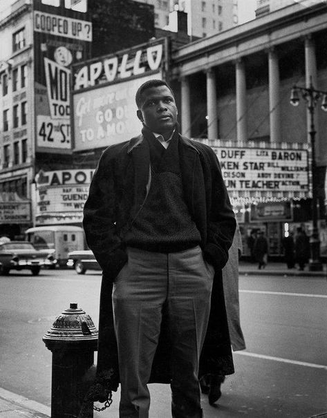 Rare, Early Glimpses of Sidney Poitier - The New York Times Louis Gossett Jr, Sidney Poitier, Apollo Theater, Harry Belafonte, Vintage Black Glamour, Black Actors, Black Hollywood, Winter Mode, Film Stars