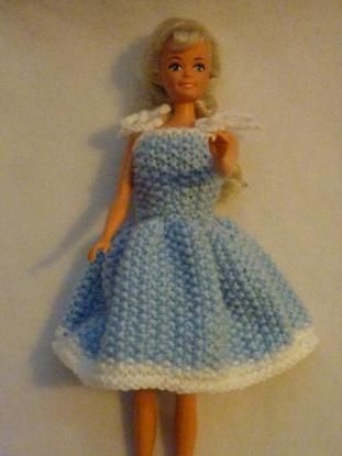 Free Dolls Clothes Knitting Patterns English, Bright Clothes, Dress Design Ideas, Cowl Patterns, Knitting Dolls Free Patterns, Knitted Dolls Free, Free Barbie, Barbie Knitting Patterns, Barbie Clothing