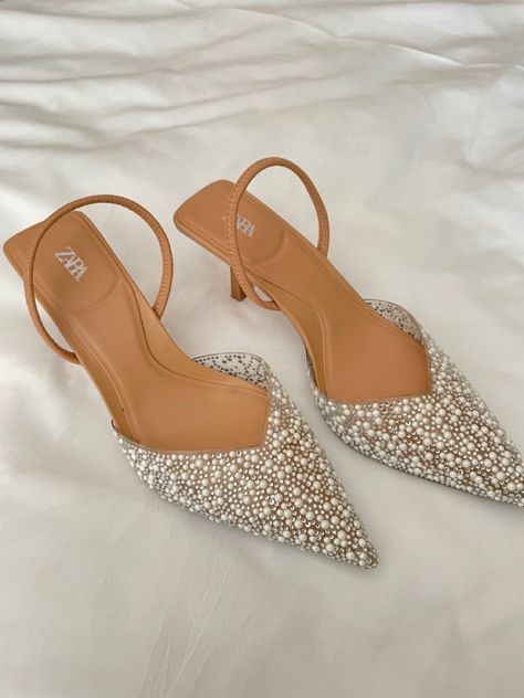 Classy Slippers, Elegant Shoes Flat, Chic Dress Classy, Fashion Shoes Heels, Cute Shoes Heels, Elegant Shoes, Glass Slipper, Casual Shoes Women, Boss Lady