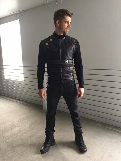 Lincoln Secret Warriors - in the murder vest Agent Outfit, Lincoln Campbell, Marvel Young Avengers, Luke Mitchell, Nyc Pics, Secret Warriors, Marvel Agents Of Shield, Young Avengers, Secret Agent