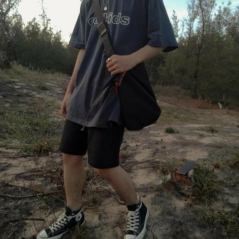 Summer Grunge Outfits 90s Style Men, Granger Hermione, Aesthetic Clothes Men, Summer Grunge Outfits, Grunge Outfits Men, Grunge Summer Outfits, Masculine Outfits, Summer Grunge, Mens Shorts Outfits