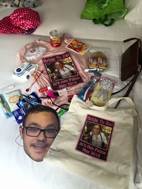 Hen night abroad goodie bag Hen Night, Stag Do, Hens Night, Diy Tote Bag, Hen Do, Snack Bags, Party Snacks, Hen Party, Goodie Bags