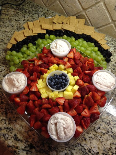 Baseball themed fruit tray Brunch Themes, Fruit Tray Ideas, Baseball Baby Shower Theme, Ideas For Baby Shower, Baseball Theme Party, Baseball Diamond, No Calorie Snacks, Baby Shower Brunch, Baseball Party