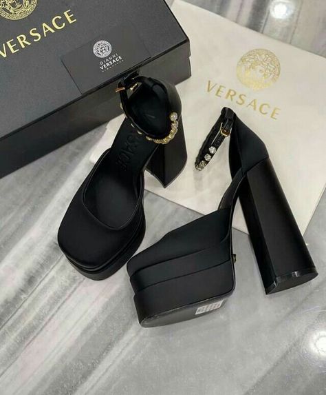 Versace Shoes Aesthetic, Md Shoes, Highschool Reunion, Birthday 27, Versace Heels, Happy Nation, Heels Luxury, Jennie Coachella, Ralph Lauren Womens Clothing