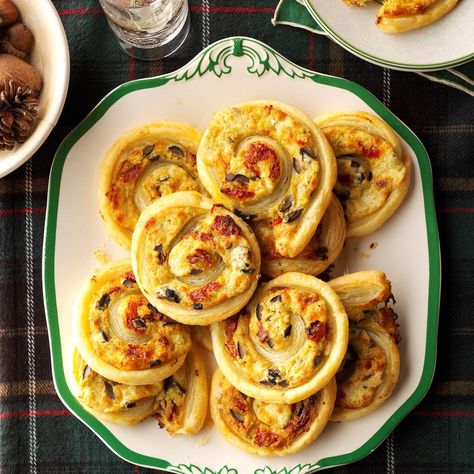 These quick appetizers are irresistible. The flavors of sun-dried tomatoes and pesto balance beautifully. —Kristen Heigl, Staten Island, New York Puff Pastry Appetizers, Pastry Appetizer, Puff Pastries, Christmas Buffet, Make Ahead Appetizers, Easy Puff Pastry, Reuben Sandwich, Pinwheel Recipes, Easy Party Food